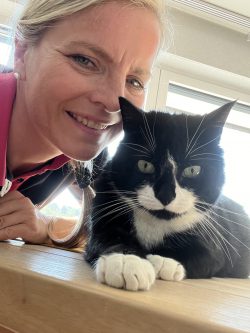 Bianca Thorn - Kunst und Malerei in Holzappel 107 Unser Kater Mio und ich (Foto)